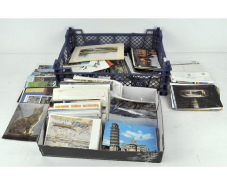 A collection of postcards, mainly post WWII, British, European and world (200+)