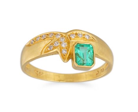 AN EMERALD AND DIAMOND RING, mounted in 18ct gold, size L - M