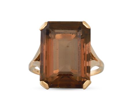 A SMOKEY QUARTZ RING, mounted in 9ct gold, size R