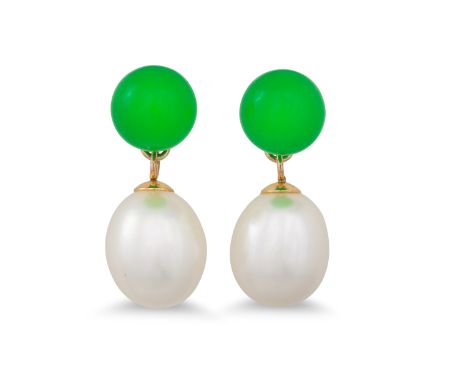 A PAIR OF PEARL DROP EARRINGS, with green gemstones, to 9ct gold fittings