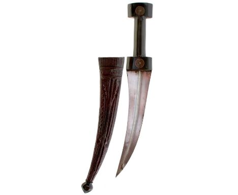 A LATE 19TH CENTURY BALKAN JAMBIYA, 23.5cm curved blade with raised medial ridge, characteristic horn hilt with copper coin r