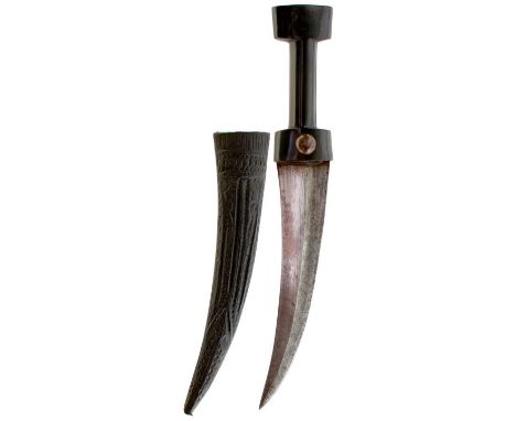 A LATE 19TH CENTURY BALKAN JAMBIYA, 22cm curved blade with raised medial ridge, characteristic horn hilt, the single rivet wi