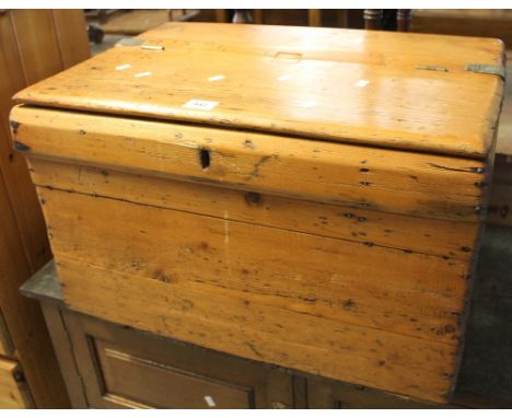 Pine rustic box or trunk.(B.P. 24% incl. VAT)
