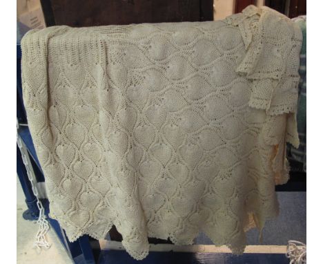 Vintage cream crocheted table cloth or bedspread.(B.P. 24% incl. VAT)