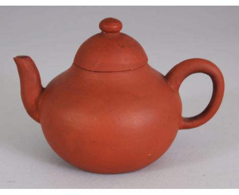 AN 18TH/19TH CENTURY CHINESE YIXING POTTERY TEAPOT & COVER, of refined and plain form, 5.6in long including handle and spout 