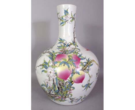 A LARGE GOOD QUALITY CHINESE FAMILLE ROSE NINE PEACH PORCELAIN BOTTLE VASE, decorated with bats, peach and extended branches 