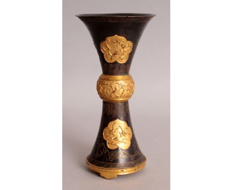 A GOOD QUALITY CHINESE GILT BRONZE BEAKER VASE, decorated with relief cast ruyi panels of foliage, the gilt bronze central ba