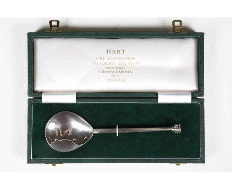 An Arts and Crafts style silver seal top spoon, London 1999 by Guild of Handicrafts, cased, weight 38.1g, length 15cm.