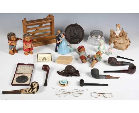 A mixed group of collectors' items, including a carved treen novelty inkwell, various smoking pipes and a stand and three por