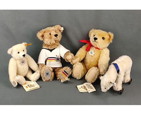 Konvolut Steiff-Bären, bestehend aus 4 Bären, bestehend aus einem Bären der Classic-Serie 1909, Nr.379, Kippstimme, Höhe ca. 