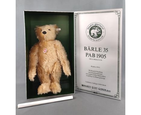 Steiff Bär "Bärle 35 Pab 1905", Replika Bär von 1993, mit Siegelwachsnase und Kapok-Stopfung, Fahne, Knopf und Zertifikat, Lä
