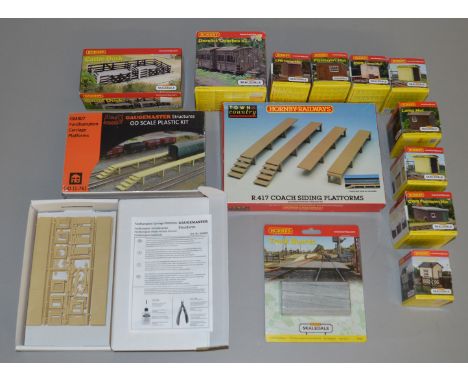 OO Gauge.12 boxed models from the Hornby 'Skaledale' range including R8790 Cattle Dock, 2 x R9790 Derelict Coaches, R8586 and