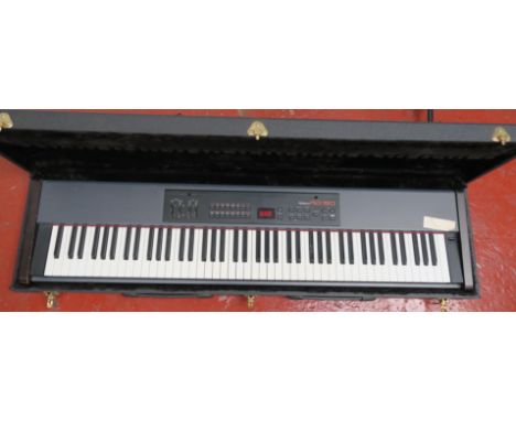 Roland RD-150 88 key Digital Stage Piano with carry case and user manual. Tested and in working condition. (1)