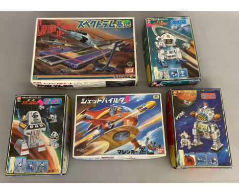 EX DEALER STOCK: 5x vintage model kits including 3 ST Toys robot kits and an Imai Captain Scarlet example. All appear complet