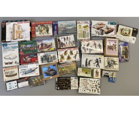 EX DEALER STOCK: 30x assorted model kits including MiniArt, ARV Club, Emhar etc, various scales. All appear complete and unas