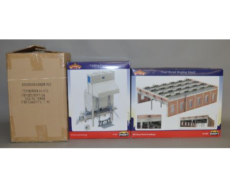 OO Gauge: 2 boxed model buildings from the Bachmann 'Scenecraft' range, 44-050 Four Road Engine Shed and 44-070 Coaling Tower
