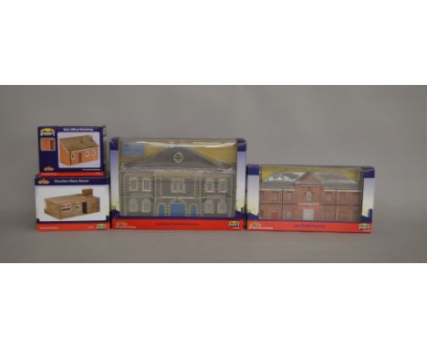 OO Gauge. 4 boxed Model Buildings from the Bachmann 'Scenecraft' range including 44-204Z Swindon Tunnel Entrance -Low Relief 