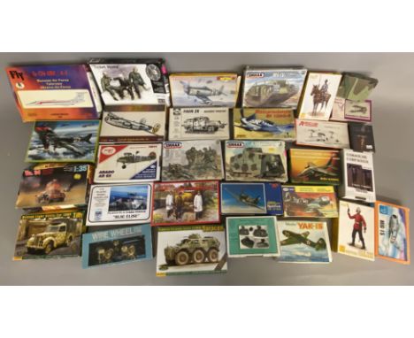 EX DEALER STOCK: 30x assorted model kits including Emhar, Fujimi, Alliance etc, various scales. All appear complete and unass