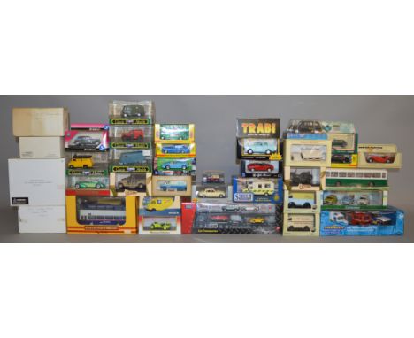 A mixed lot of assorted boxed diecast models including Kyosho, Corgi, Solido, Matchbox etc. (35)
