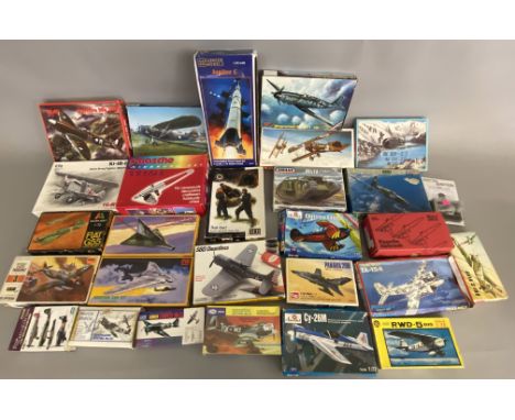 EX DEALER STOCK: 28x assorted model kits including Aliplast, Glencoe, Testors etc, various scales. All appear complete and un