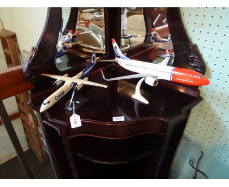 Two scale aircraft models, to include: a Norwegian.com example and a Q400 Turbo Profits model, 39cm & 32cm.