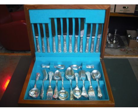 A canteen of Queen's pattern flatware, silver plate, 52 pieces.