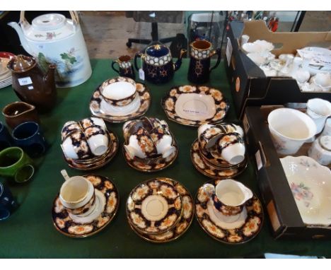 A quantity of Edwardian and later teawares, to include:  Royal Albert Heirloom pattern, comprising: cups and saucers, cake pl