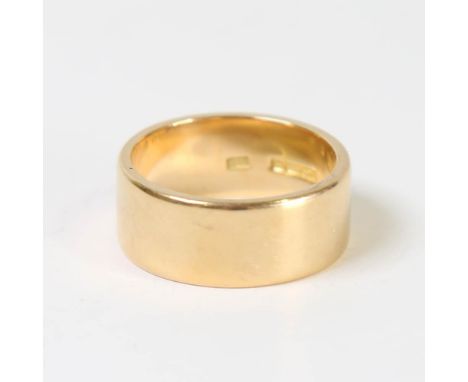 A heavy Antique 18ct gold wedding band ring, maker's marks SE, hallmarks Birmingham 1914, band width 9.6mm, size approx W, 17