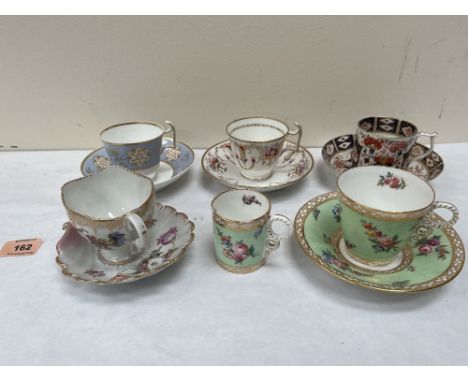 Five 19th century cups and saucers to comprise Spode London shape, c.1819-1833; Spode London shape, c.1823-1833; Bloor Derby 