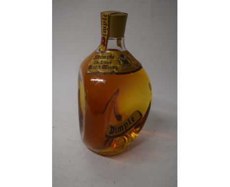 BOTTLE OF HAIG DIMPLE DE LUXE SCOTCH WHISKY (LACKING ORIGINAL BOX)