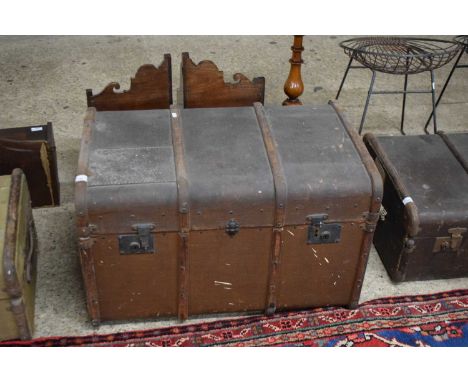 BROWN CANVAS COVERED AND WOOD BOUND TRAVEL TRUNK, 80CM WIDE