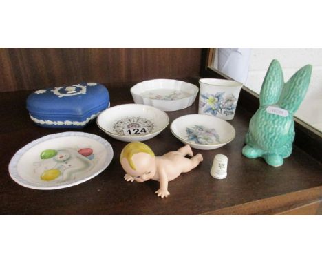 Small collection of china to include Royal Worcester