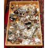 Approximately 10kg of costume jewellery.