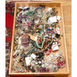 Approximately 10kg of costume jewellery.