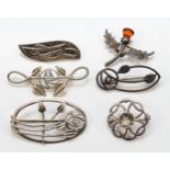 Six Scottish style silver brooches, 31gm