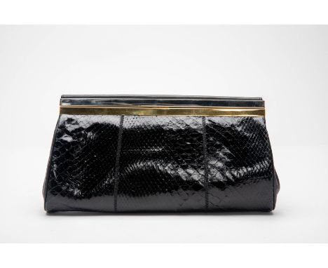 A ROMAN VINTAGE BLACK LEATHER CLUTCH
With gold toned metalware, and and snakeskin embossed front
17.5 x 33cm
Condition: FAIR 
