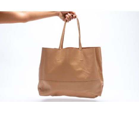 A BARNEYS NEW YORK LIGHT BROWN TOTE BAG
With dust bag
25 x 50cm
Condition: PRISTINE - Items have been worn once or twice but 