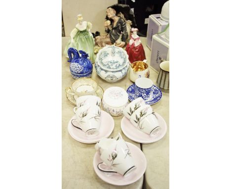 Decorative Ceramics - Royal Doulton Fair Lady HN2193; Royal Worcester Lady Elizabeth no 2127/9500 The Fashionable Victorians;
