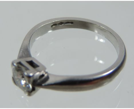 A platinum and diamond set single stone ring, approximately 0.4 carat 