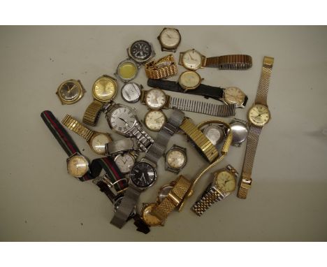 Twenty five vintage and modern wristwatches. 