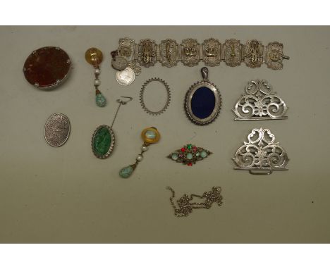 A small collection of silver and other jewellery, to include a carved jade brooch and a Victorian silver locket. 