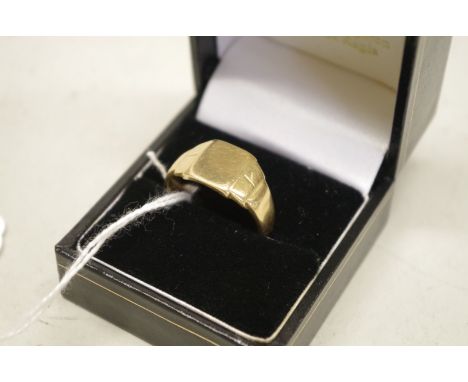 A gold signet ring, hallmarked 18ct, 7.6g. 