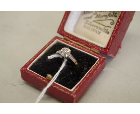 A cushion cut diamond gold ring,&nbsp;approximately 1ct, stamped 18ct, 2.6g gross weight. 