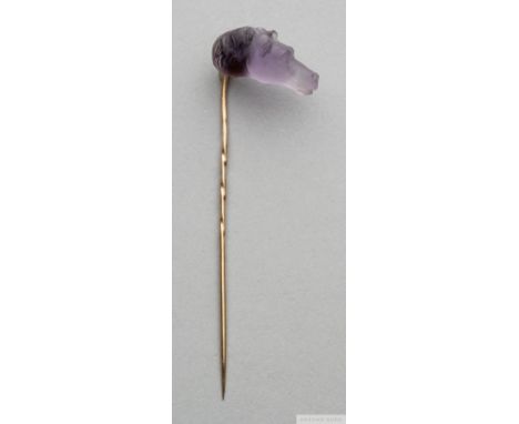 Gold gentleman's tie stick pin with a carved amethyst racehorse's head,
unhallmarked, probably 9ct., in fitted case, gross we