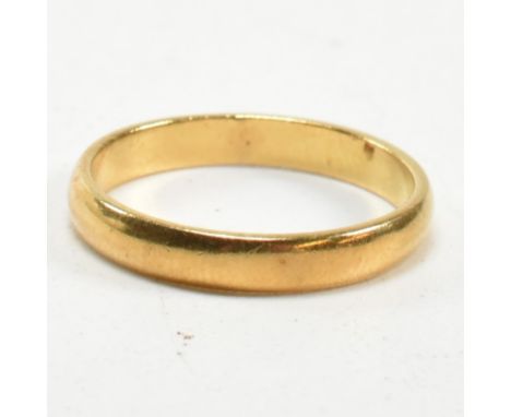 A hallmarked 18ct gold band ring. Hallmarked for London, 1994. Sponsor's mark B.BROS.&nbsp;Size J.5.&nbsp;Weighs 2.2g. All we