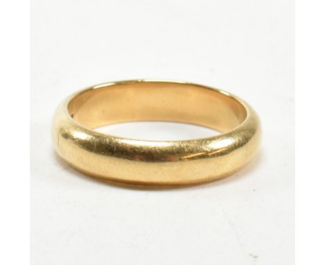 A hallmarked 18ct gold band ring. Hallmarked for Chester, 1960. Sponsor's mark R&amp;S.&nbsp;Size Q.5.&nbsp;Weighs 7.0g. All 