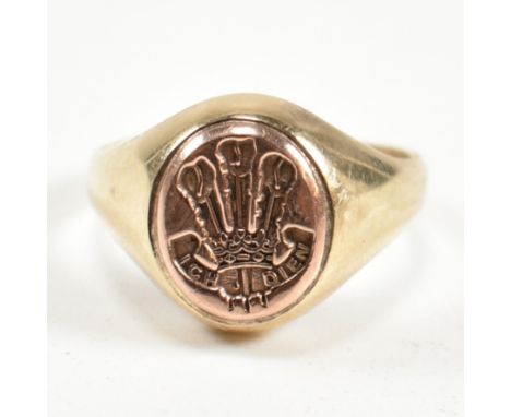 A hallmarked 9ct gold Cymru Y Metal Prince of Wales signet ring. The signet ring having an oval head set with 9ct Welsh gold 