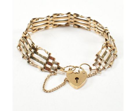 A hallmarked 9ct gold gate link bracelet with a heart padlock clasp. The hallmarked gate link bracelet having twisted links t