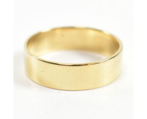 A hallmarked 18ct Welsh gold band ring. The flat 18ct Welsh gold band ring hallmarked for Sheffield, 1986. Marked Welsh Gold 