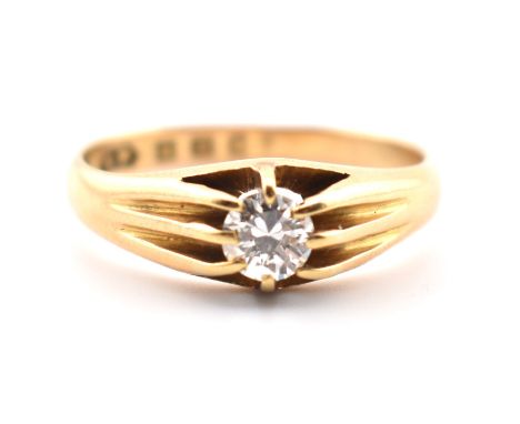 A hallmarked 18ct gold and diamond ring. The ring having a claw mounted round brilliant cut diamond. Hallmarked for London. E